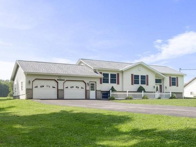 House for sale in New Bedford, Pennsylvania