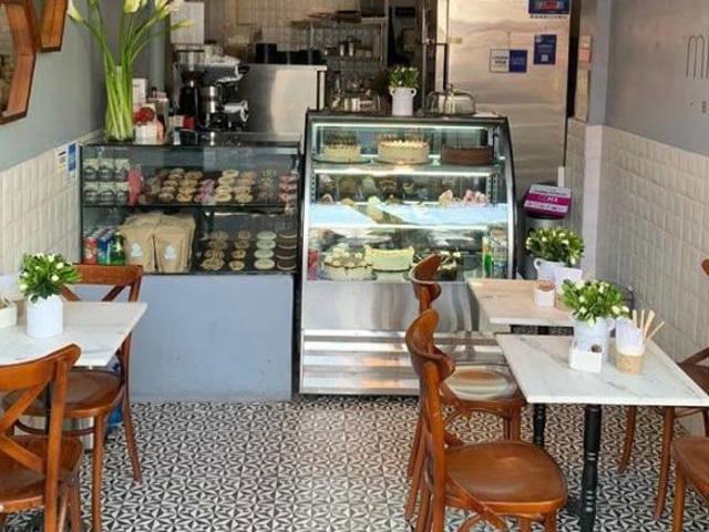 Commercial for rent in Deri
