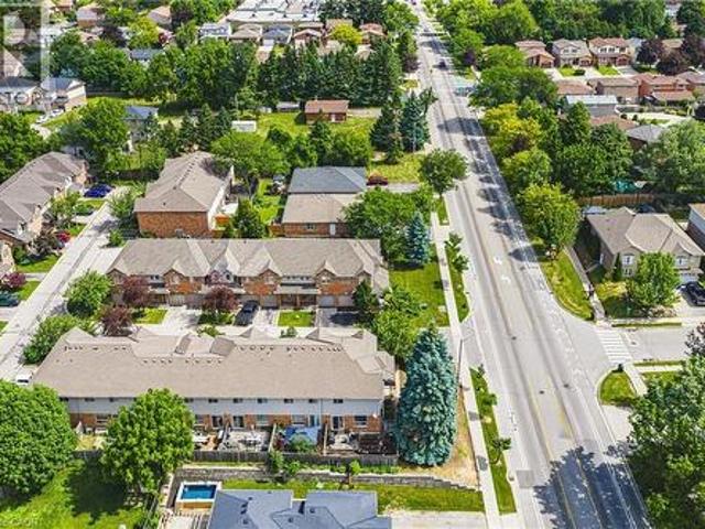 Townhouse for sale in Ancaster, Ontario