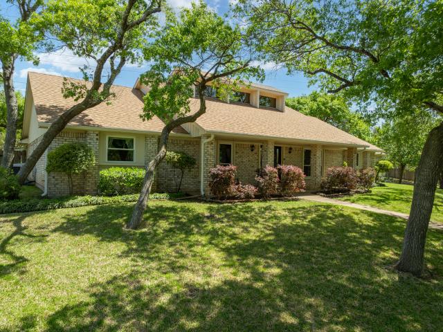 House for sale in Woodway