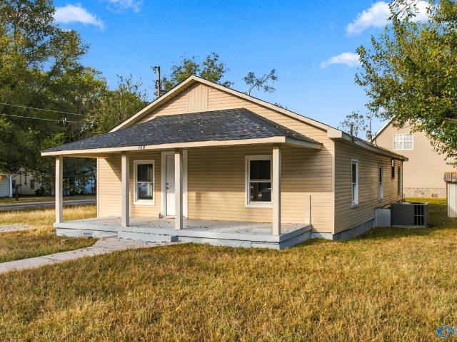 House for sale in Dallas Mill Village Historic District, Huntsville