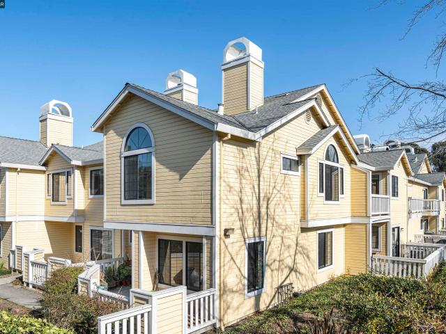 Condo for sale in Hercules, California
