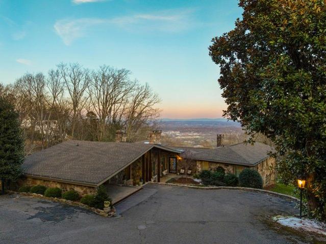 House for sale in Lookout Mountain, Georgia