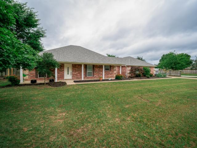 House for sale in White Oak, Texas