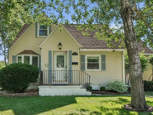 House for sale in Waterloo, Iowa