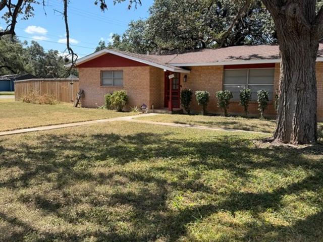 House for sale in Sabinal, Texas