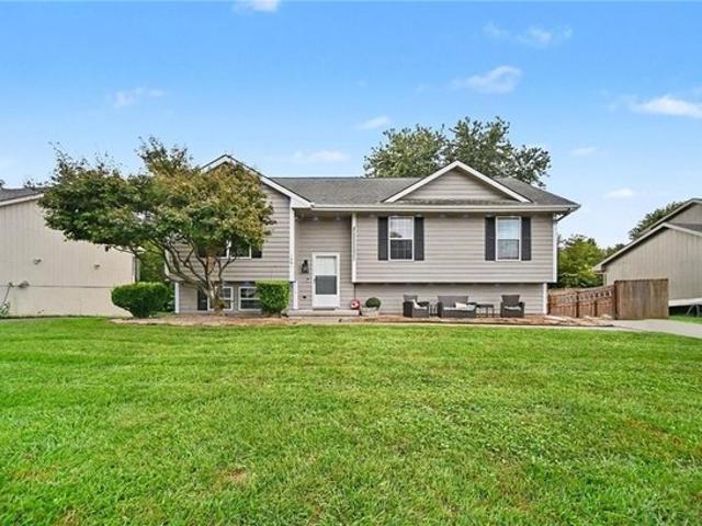 House for sale in Clay Creek Townhomes, Smithville