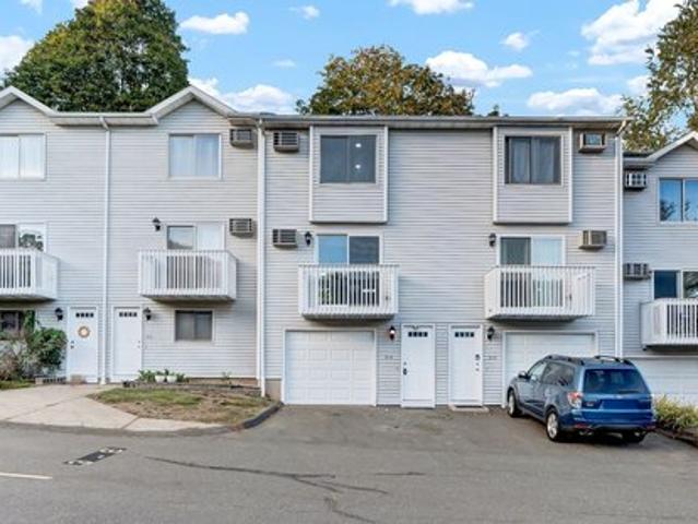Townhouse for sale in Meriden, Connecticut