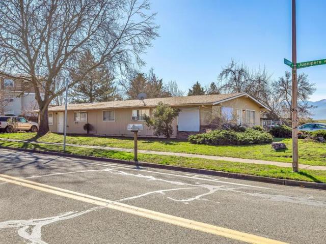 Duplex for sale in Medford
