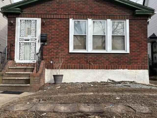 House for sale in Queens, Arverne