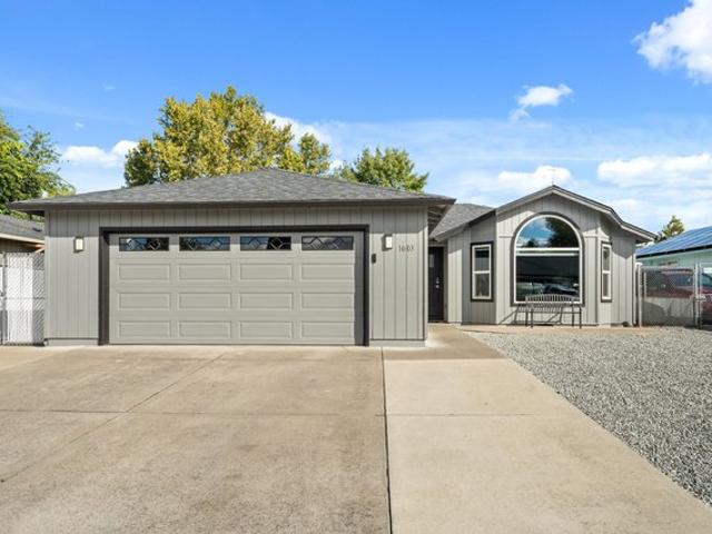 House for sale in Central Point, Jackson County