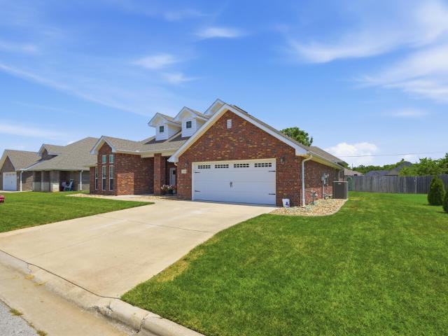 House for sale in Chesterfield Estates, Webb City
