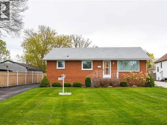 House for sale in Brights Grove, Ontario