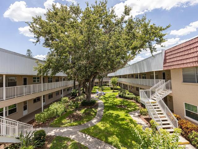 Condo for sale in Seminole, Florida