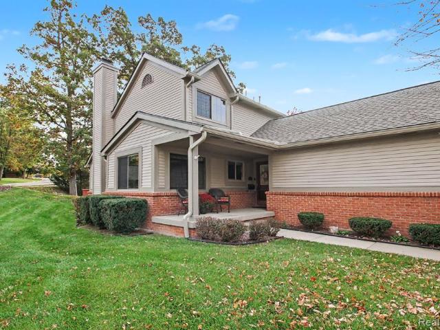 Condo for sale in Woodridge Hills, Brighton