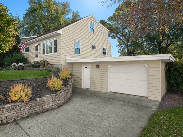 House for sale in Onalaska, La Crosse County
