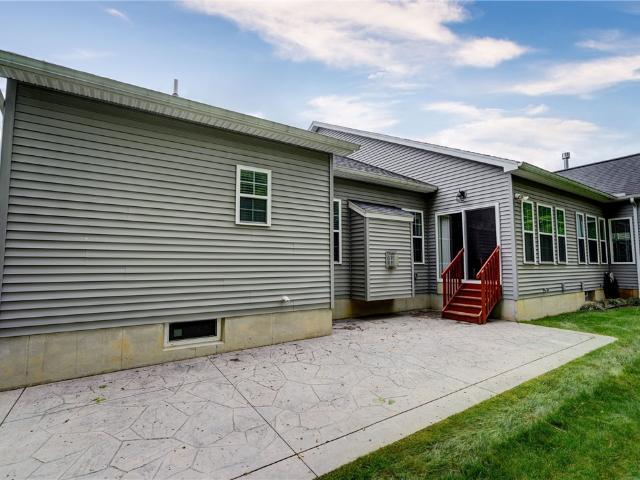 Townhouse for sale in Webster