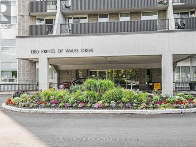Condo for sale in River, Ottawa