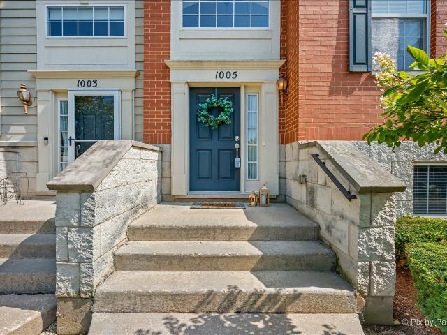 Townhouse for sale in Elgin, Illinois