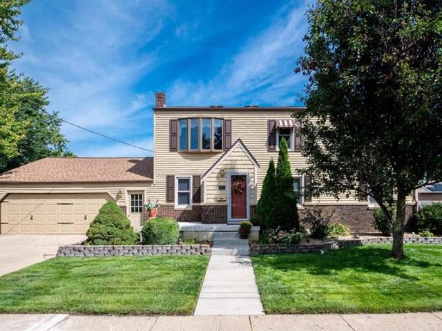 House for sale in Pekin, Illinois