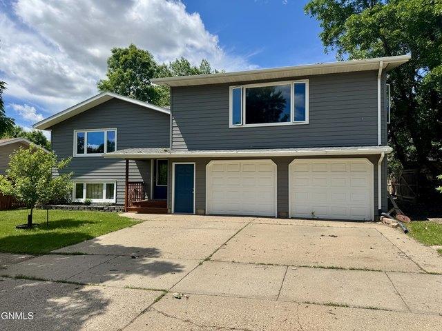 House for sale in Hazen, North Dakota