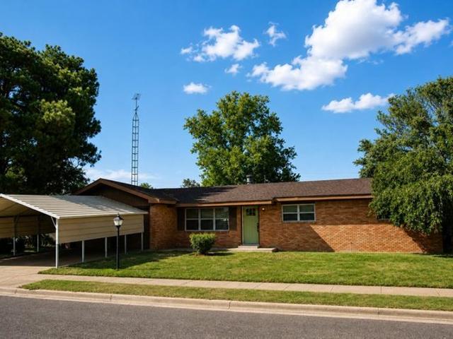 House for sale in Earth, Texas