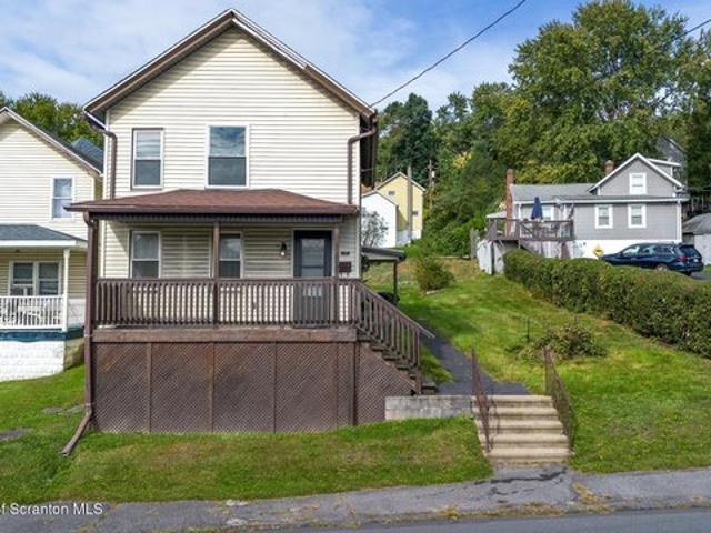 House for sale in Keyser Oak Shopping Center, Scranton