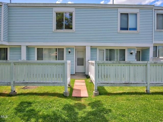 Townhouse for sale in Castleton On Hudson, New York