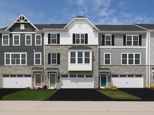 Townhouse for sale in Valencia, Butler County