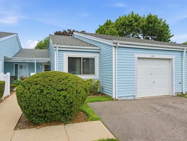Condo for sale in Smithtown, New York