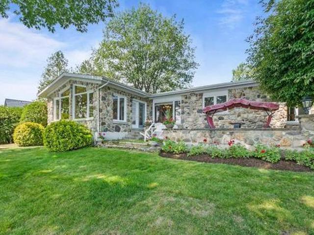 House for sale in Magog House for sale in Magog