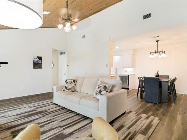 Townhouse for sale in Benbrook, Texas