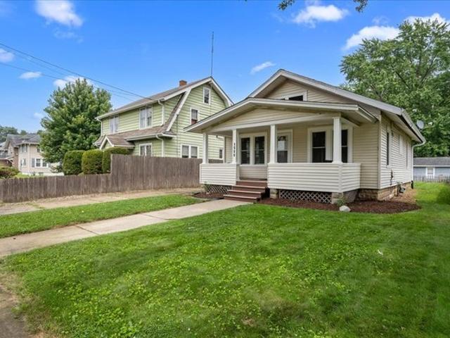 House for sale in Aurora, Illinois