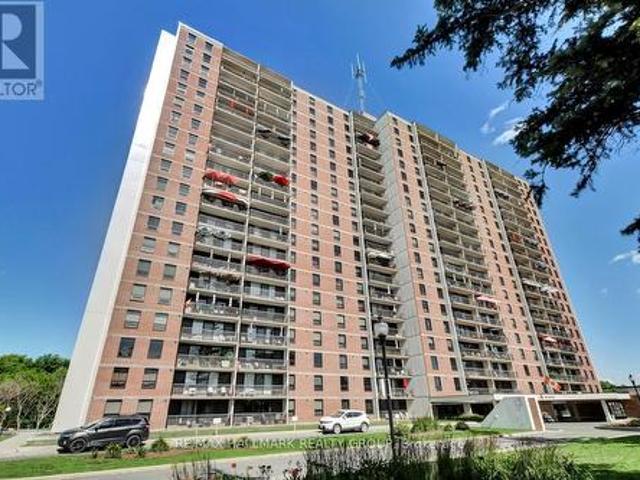 Condo for sale in Viscount Alexander Park, Ottawa