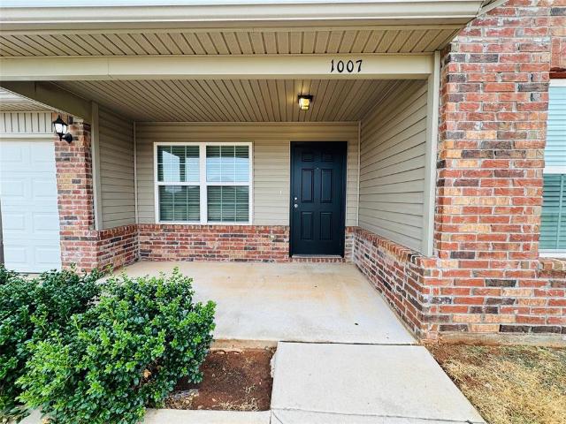 House for sale in Mustang, Canadian County