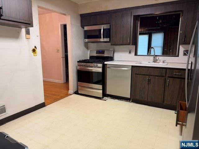 House for sale in Teaneck, New Jersey