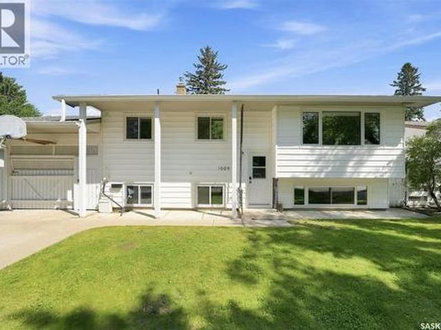 House for sale in Saskatoon, Saskatchewan