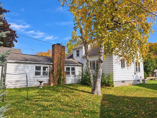 House for sale in Oshkosh, Winnebago County