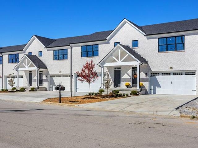 Townhouse for sale in Nicholasville, Kentucky