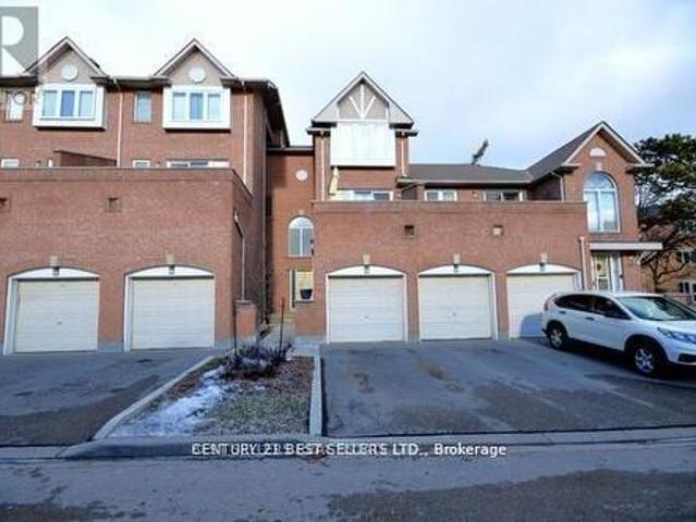 Townhouse for sale in Mississauga, Ontario