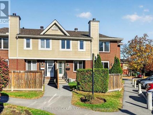 Townhouse for sale in Fallingbrook, Ottawa