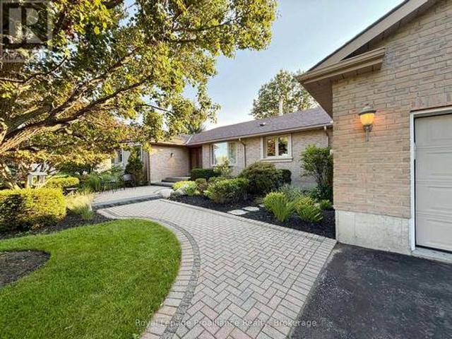 House for sale in Ontario