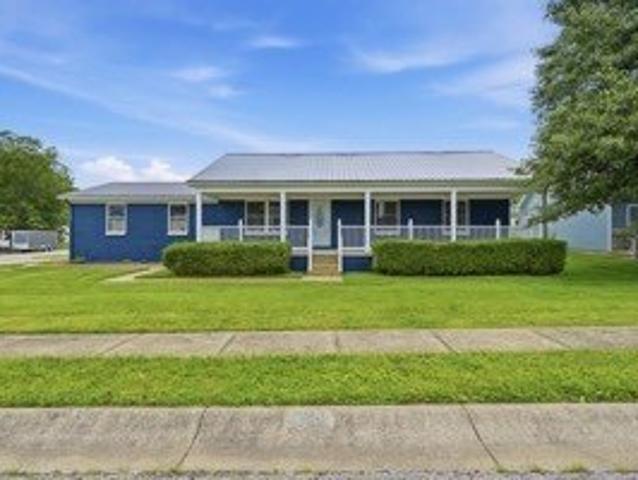 House for sale in Cecilia, Kentucky