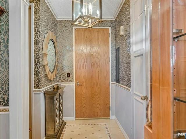 Condo for sale in Cliffside Park, New Jersey