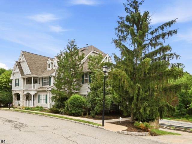 Townhouse for sale in Pequannock, New Jersey