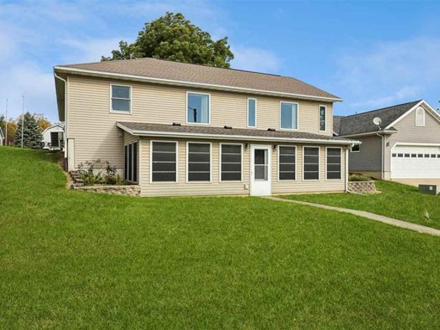 House for sale in Victor, Iowa County