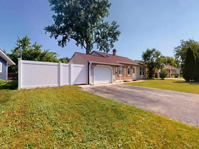 House for sale in Streamwood, Illinois