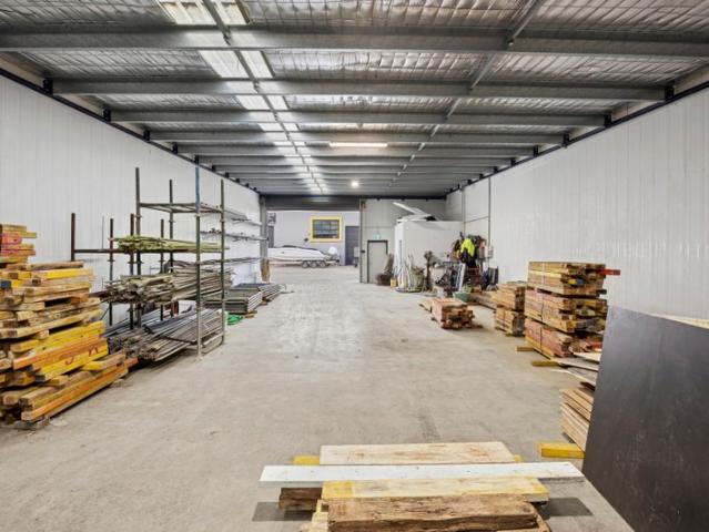 Warehouse for sale in Cromer