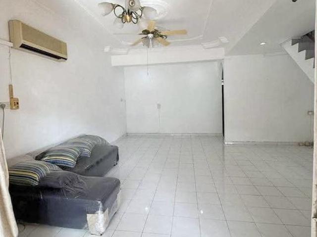 Terraced House for sale in Malaka