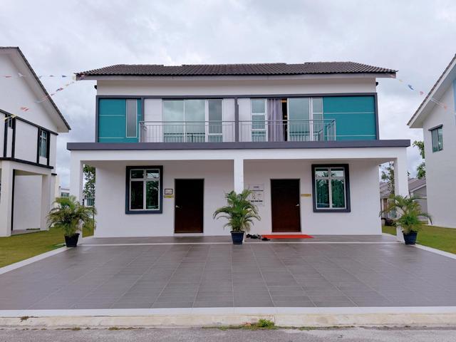 Terraced House for sale in Malaka